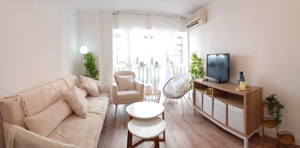 Apartamento renovated cathedral, 40 steps away.