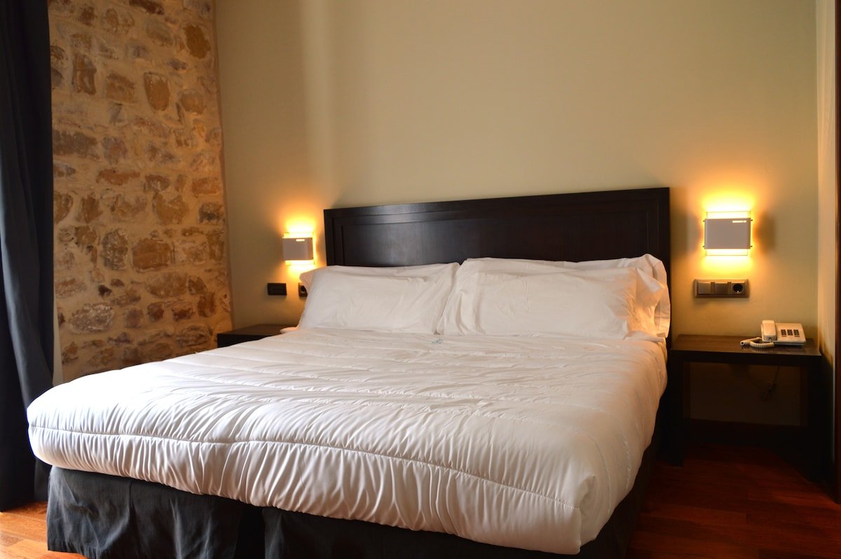 Hotel Baeza Monumental - Double Bedroom