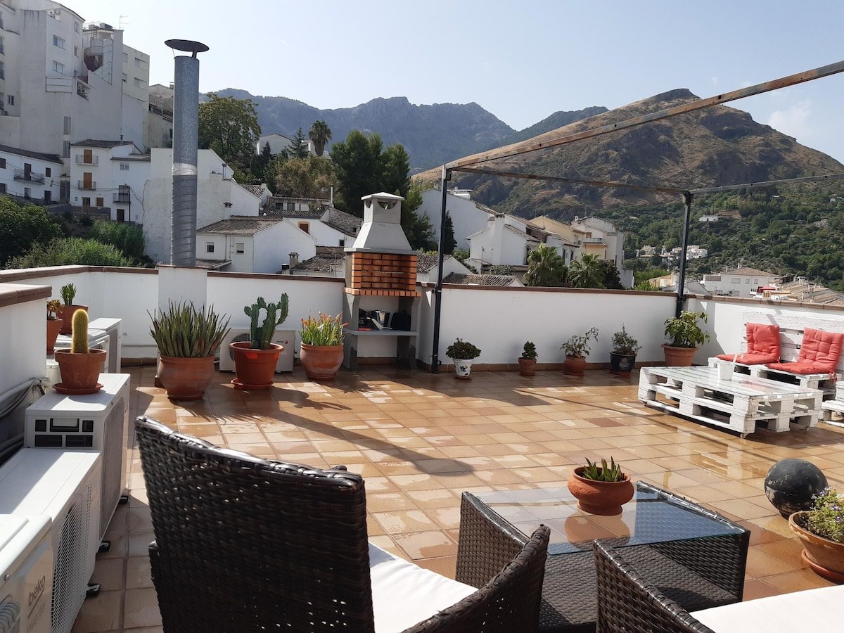 House with terrace in Cazorla.