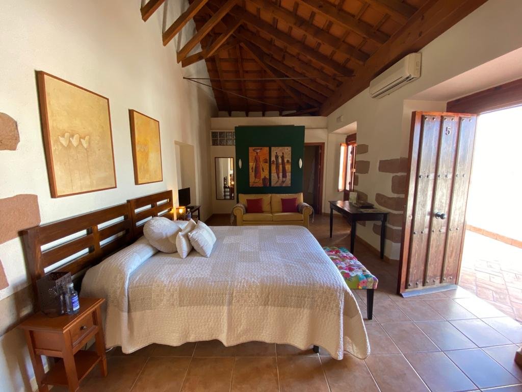 Lovely double room with pool and breakfast