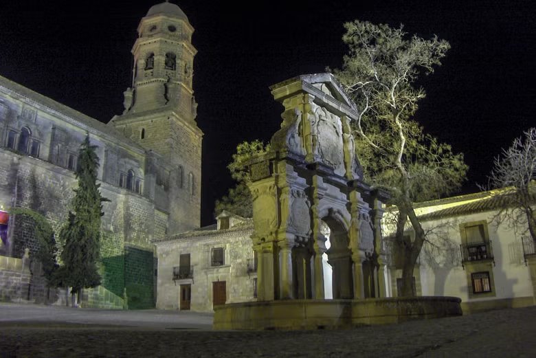 Tour nocturno por Baeza