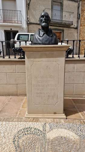 Busto a Fray Domingo de Valtanás