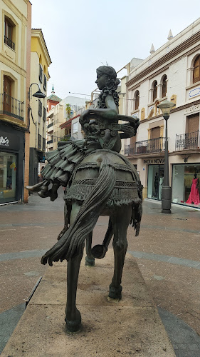 Monumento a la Mujer en Jamuga