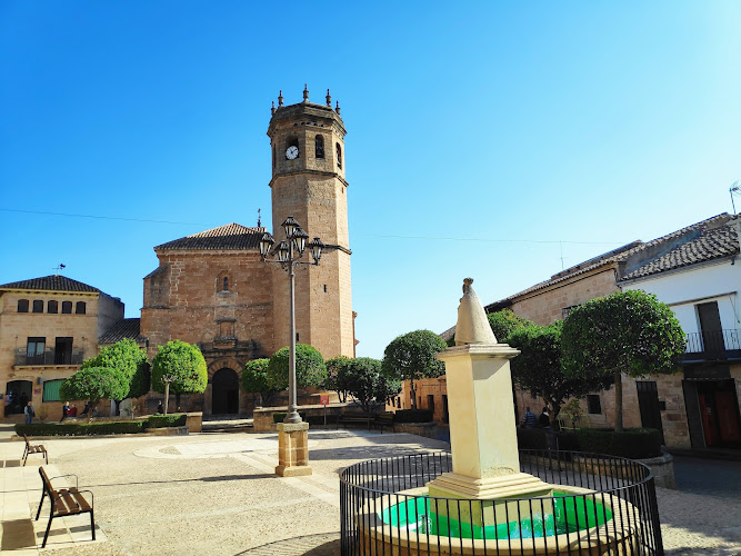 Monumento a la Virgen de la Encina