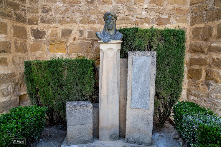 Monumento al Rey Alhamar