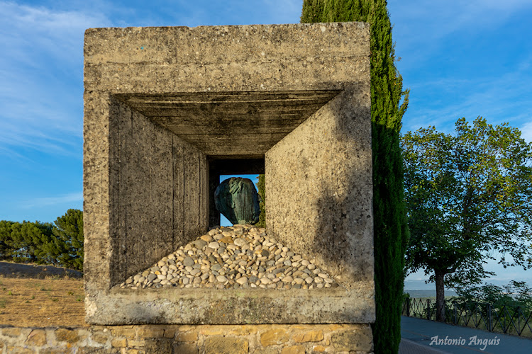 Monumento cabeza de Antonio Machado