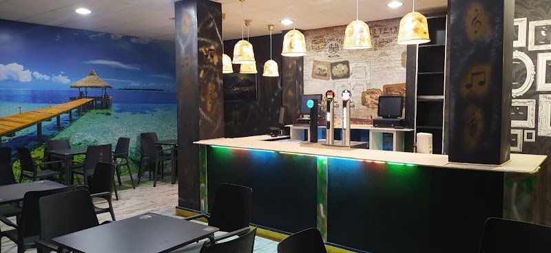 Apple Cyber Café