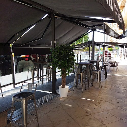 Pub Savanna
